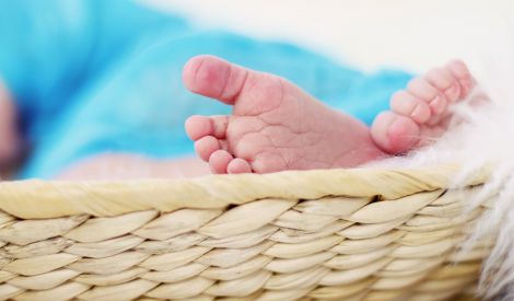 تربية: الطفل منذ الولادة حتى عمر السنتين
