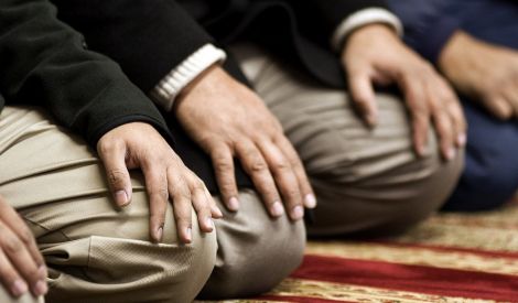 فقه: شرائط إمام الجماعة وأحكام