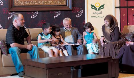 أسرتي: كنفي وسعادتي