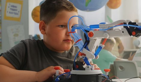 برمجةُ «الروبوت» فرص حياة جديدة